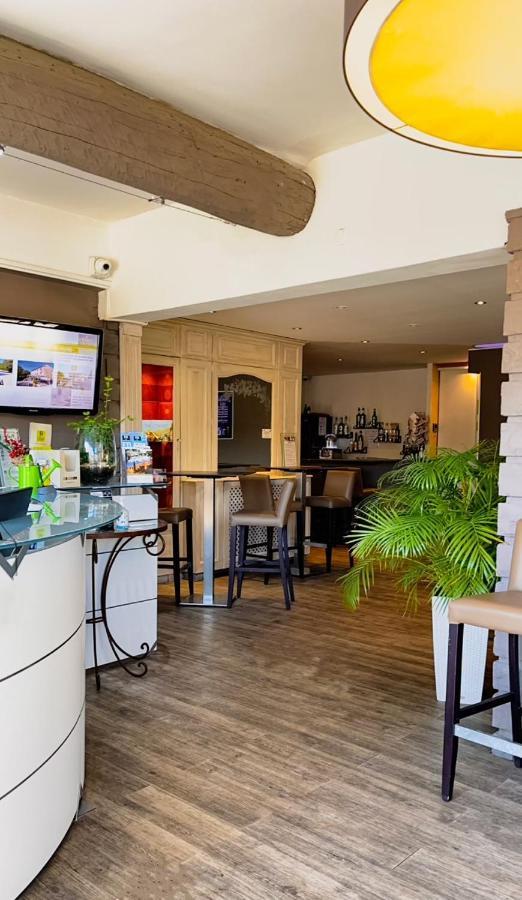 Logis Hotel & Restaurant L'Etape Bouc Bel Air - Gardanne Екстериор снимка