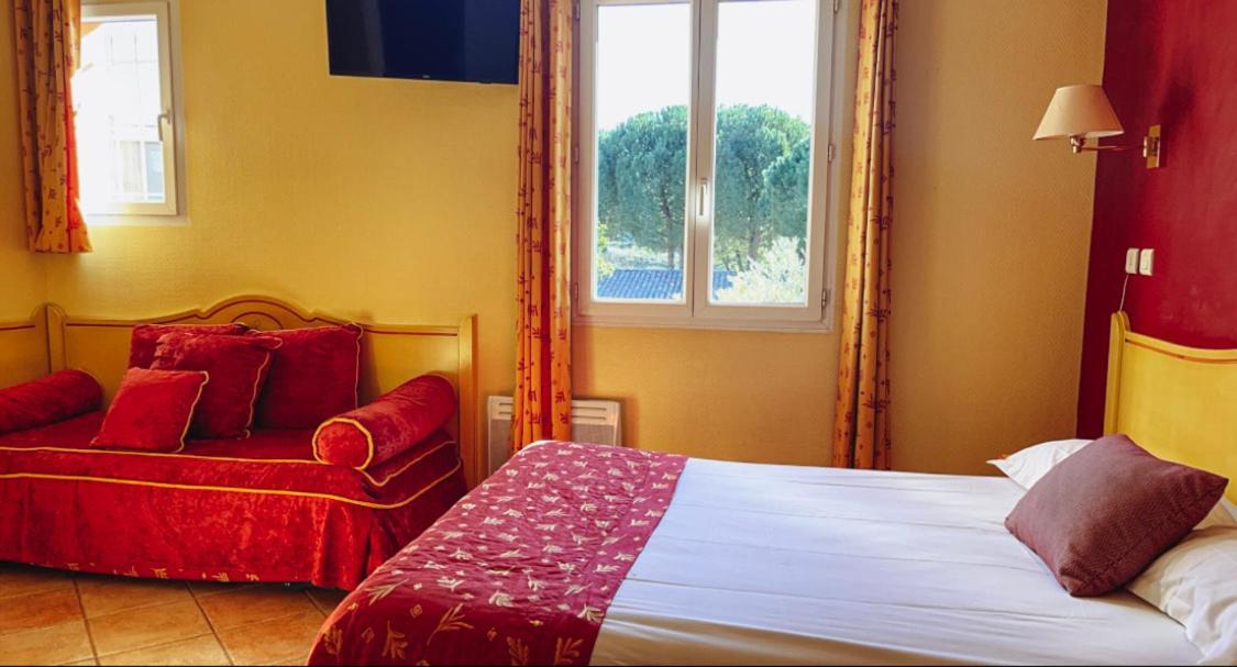 Logis Hotel & Restaurant L'Etape Bouc Bel Air - Gardanne Екстериор снимка