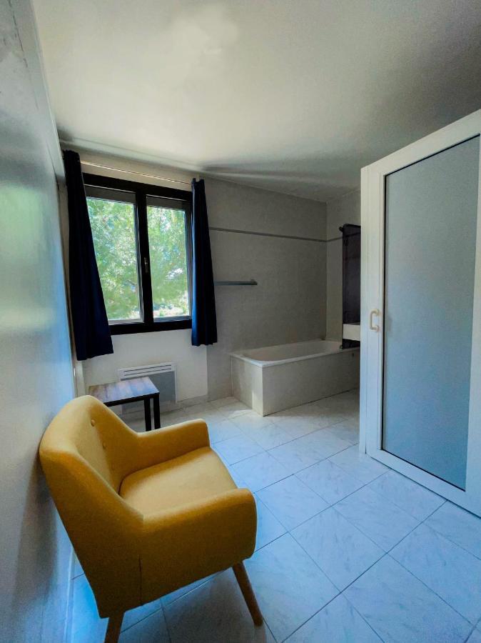Logis Hotel & Restaurant L'Etape Bouc Bel Air - Gardanne Екстериор снимка