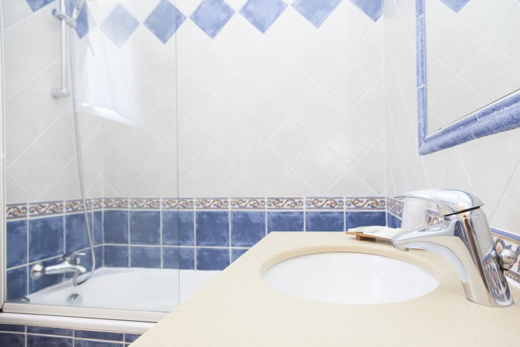 Logis Hotel & Restaurant L'Etape Bouc Bel Air - Gardanne Екстериор снимка