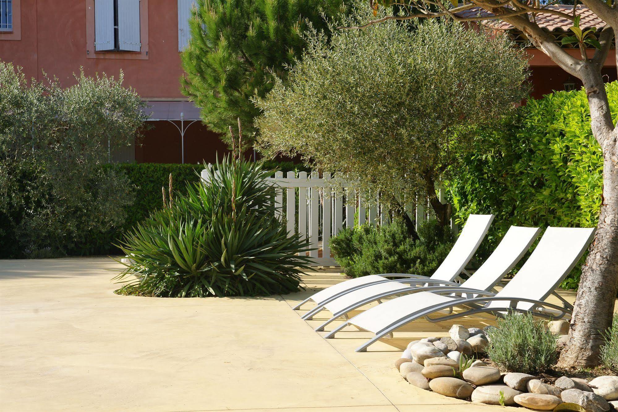 Logis Hotel & Restaurant L'Etape Bouc Bel Air - Gardanne Екстериор снимка