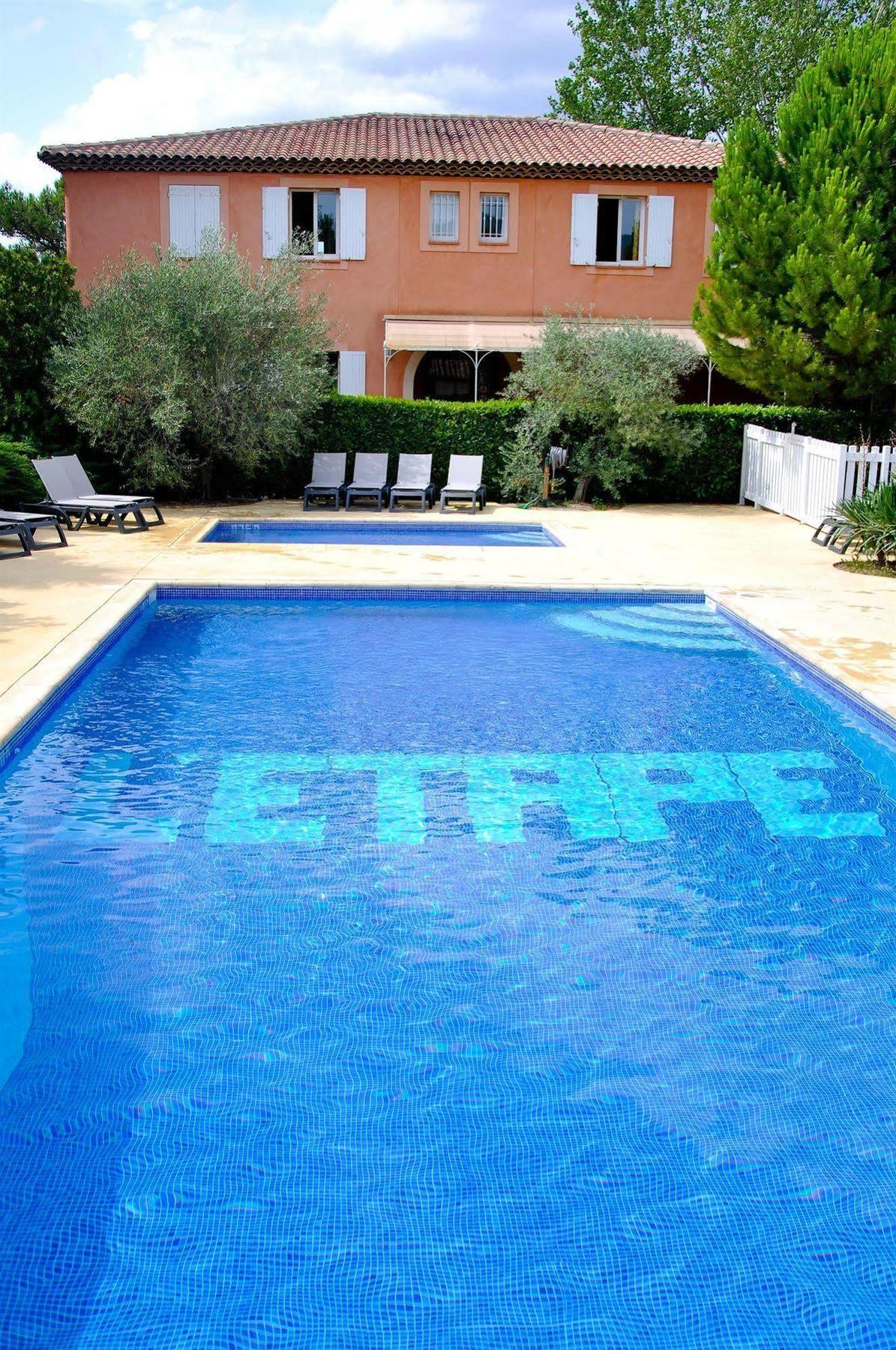 Logis Hotel & Restaurant L'Etape Bouc Bel Air - Gardanne Екстериор снимка