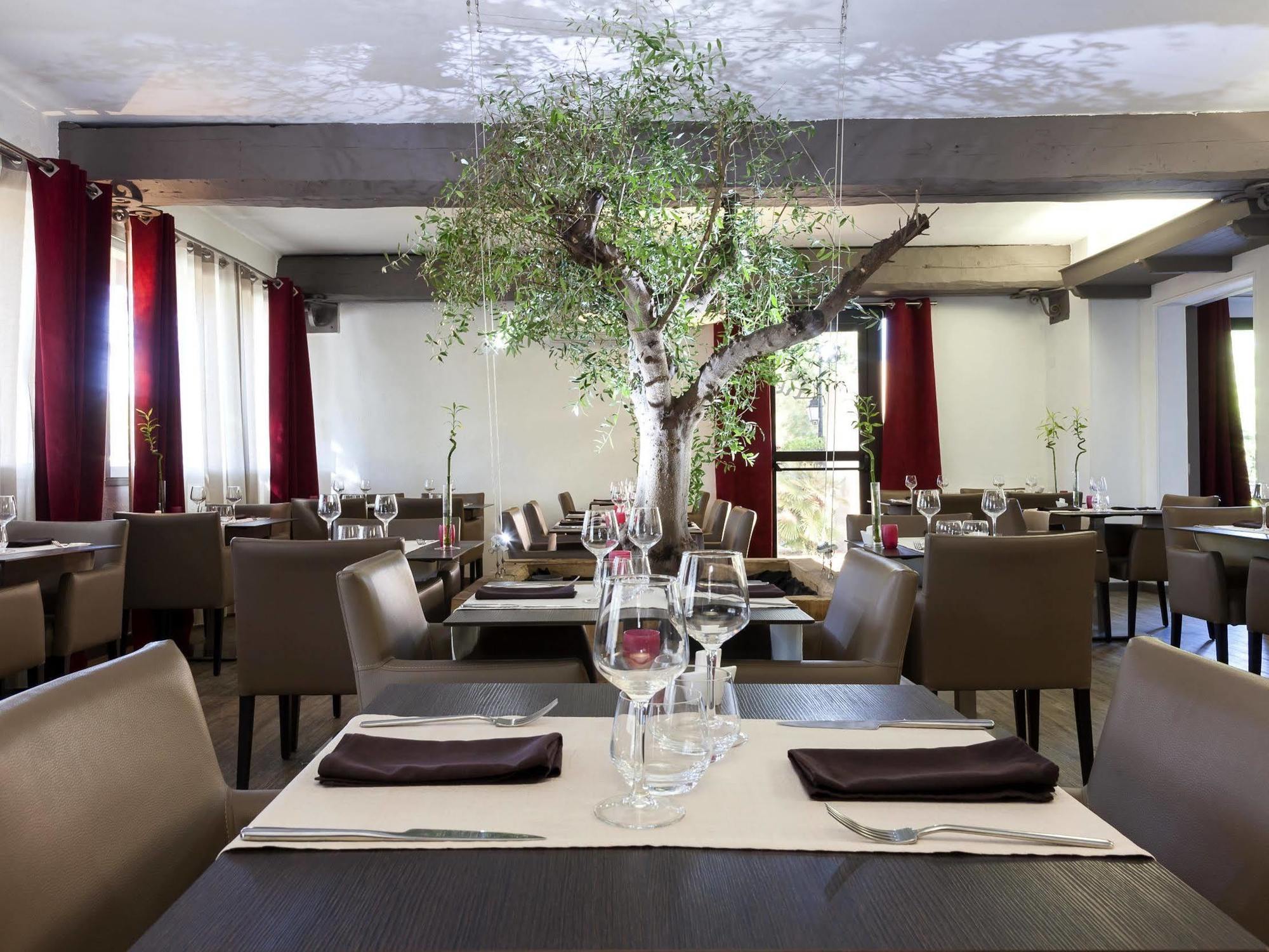Logis Hotel & Restaurant L'Etape Bouc Bel Air - Gardanne Екстериор снимка