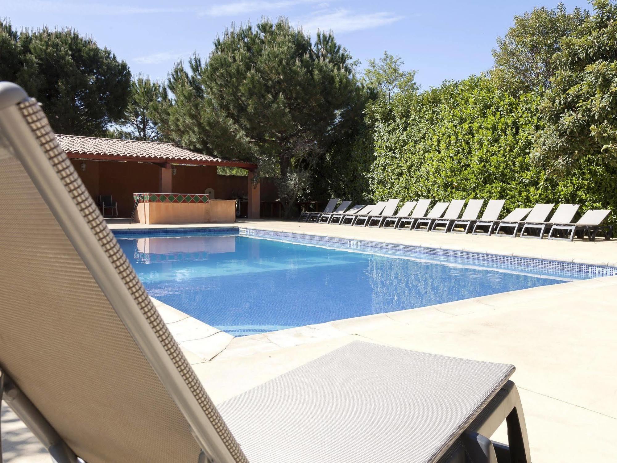 Logis Hotel & Restaurant L'Etape Bouc Bel Air - Gardanne Екстериор снимка