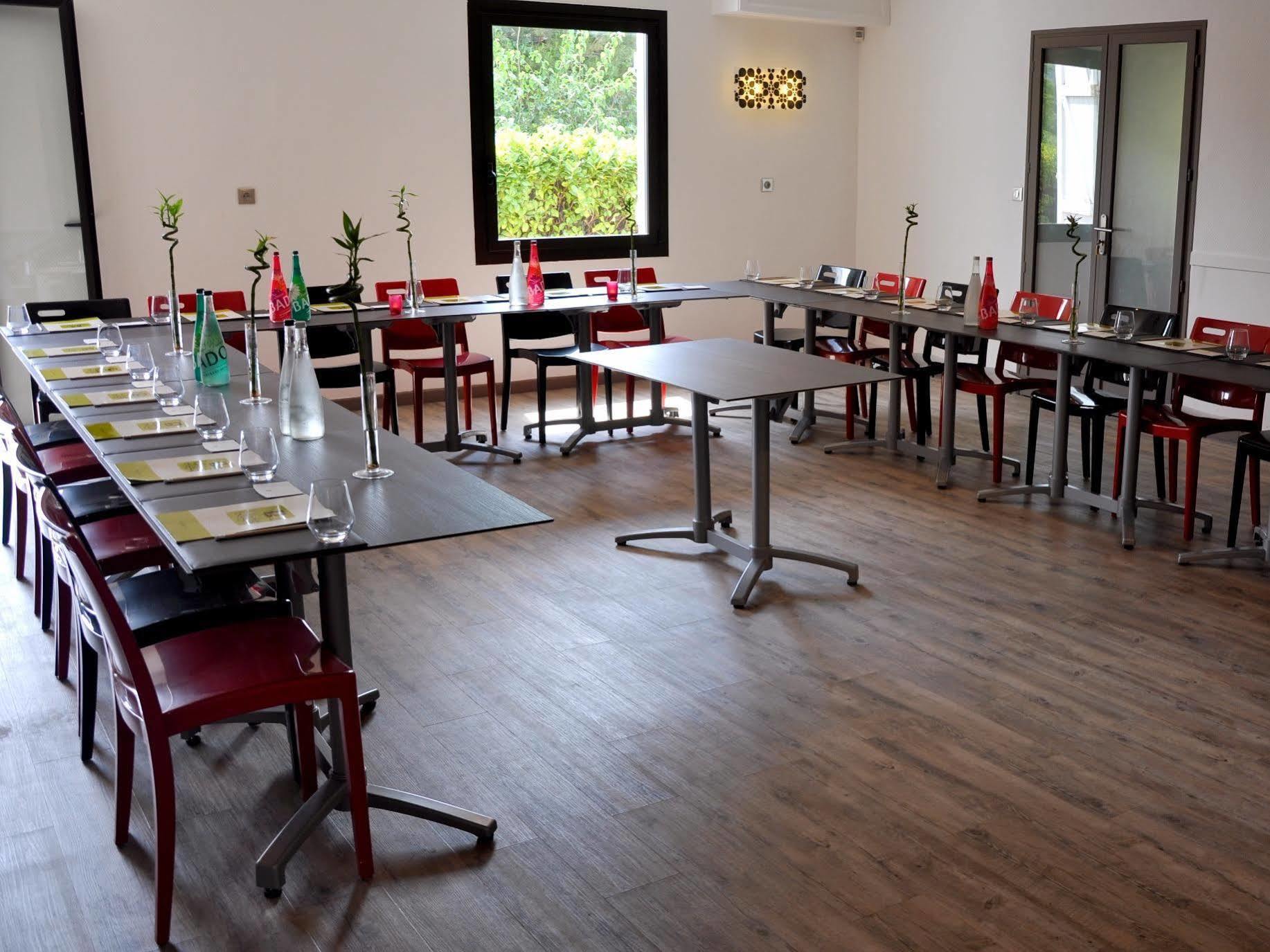 Logis Hotel & Restaurant L'Etape Bouc Bel Air - Gardanne Екстериор снимка
