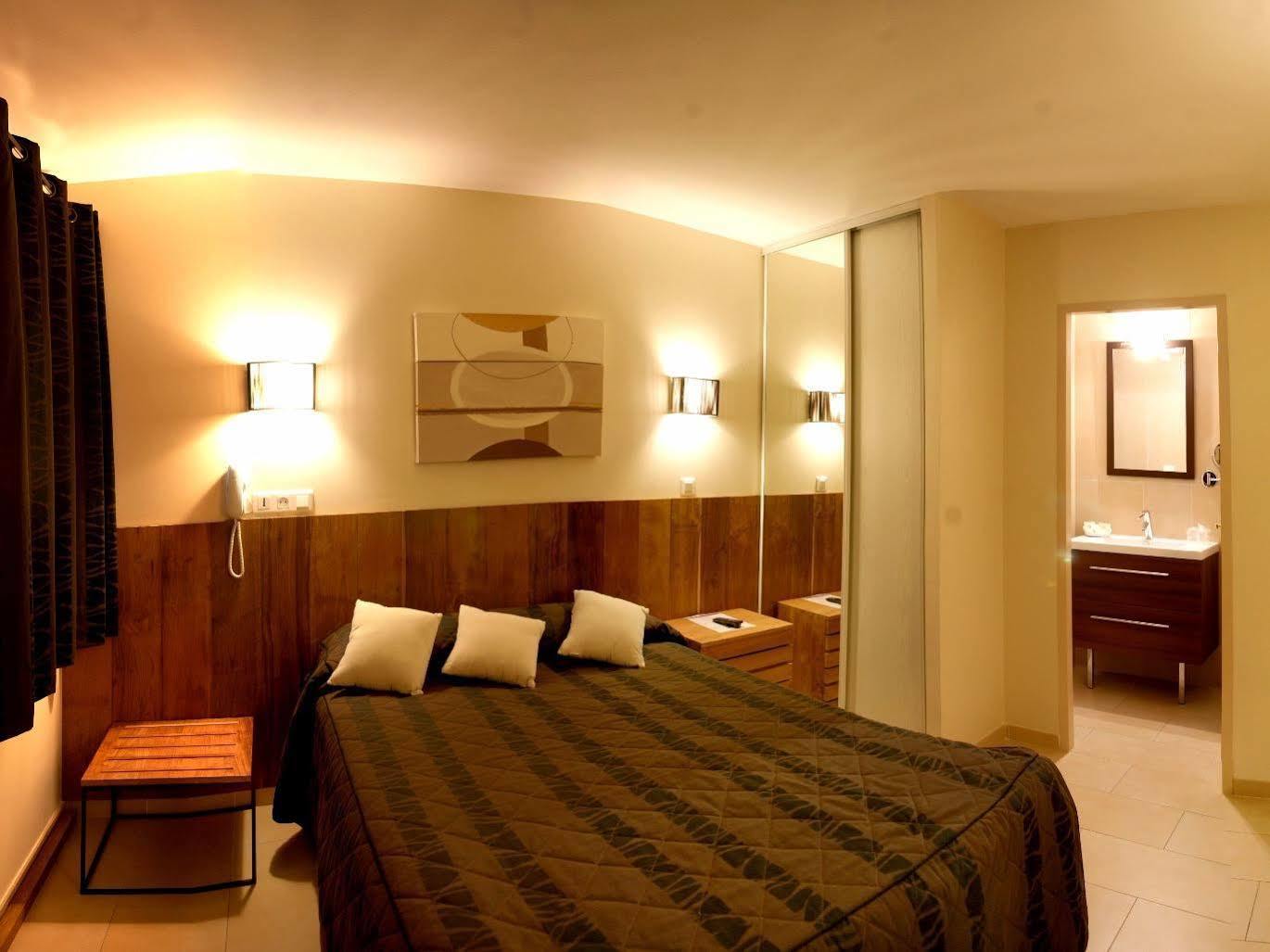 Logis Hotel & Restaurant L'Etape Bouc Bel Air - Gardanne Екстериор снимка