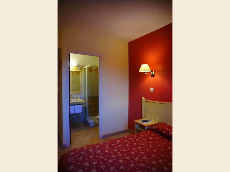 Logis Hotel & Restaurant L'Etape Bouc Bel Air - Gardanne Екстериор снимка